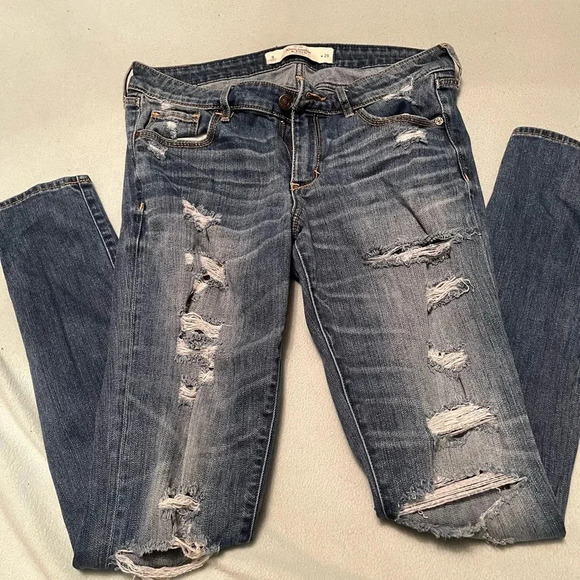 Abercrombie destroyed jeans - Picture 1 of 3